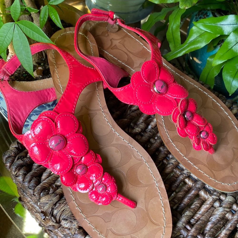 🌺 Coach Hot Pink Leather Flower Sandals 🌺
